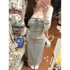 批发新款韩版条纹抹胸上衣+松紧腰包臀半身裙+短款开衫三件套
