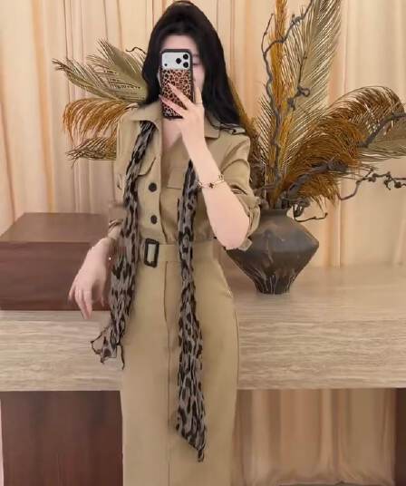 패션 품격 출퇴근 바람 카키 색 폴로 칼라 바람 드레스 여성 2026 가을 다용도 롱 스커트 투피스 세트