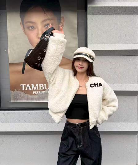 화이트 양털 짧은 여성 코트 가을 겨울철 지퍼 맨위 작은 키 한 부서 착용 가져 가라.