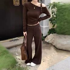 批发新款设计感斜肩露肩时尚性感纯色打底衫+<b class='q'>高腰</b>抽绳休闲裤套装