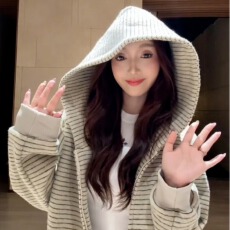 批发<b class='q'>特价</b>兔毛绒复合牛奶丝特大码300斤早秋巨好看开衫卫衣女