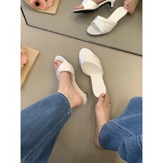 批发HD <b class='q'>夏</b>款新品上架 猫跟小圆头女拖鞋