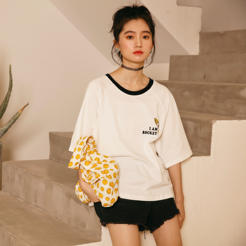 실사 작은 동영상 여름 화이트 반소매 학생 루즈핏 한국 스타일 반팔 티셔츠 여성 센 부서 슈퍼 화재 cec 맨위 트렌디