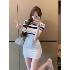 批发2026优雅大女主<b class='q'>黑白</b>条纹一字肩收腰<b class='q'>连衣裙</b>气质修身针织短裙