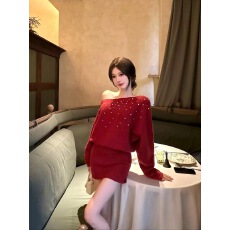 批发斜肩领口带钻<b class='q'>蝙蝠</b>袖针织<b class='q'>连衣裙</b>冬季松弛感收腰套头包臀短裙女YJ