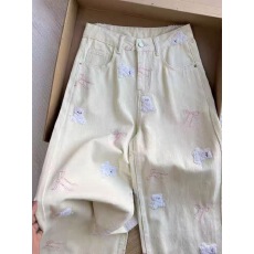 批发2026<b class='q'>春</b>季新款米杏色小熊刺绣宽松直筒小个子甜妹显瘦牛仔裤