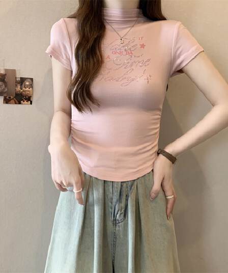 실사 여름 새로운 뜨거운 벽돌 프린트 알파벳 핫걸 긍정적 인 어깨 쇼트 스타일 슬림해 보이는 반하이넥 티셔츠 여성 셔츠 트렌디