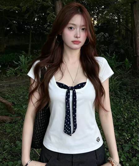 한 부서 나비 매듭 페이크 레이어드 반팔 티셔츠 2026 여름 새로운 도트 무늬 배색 몸매 가꾸기 슬림해 보이는 맨위 여성 의류