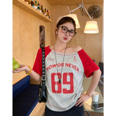 批发2026夏季款美式宽松撞色斜肩短袖T恤女字母印花小众<b class='q'>上衣</b>