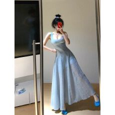批发高级感冷淡风蓝色吊带连衣裙女夏季法式初恋小个子收腰a字长裙子