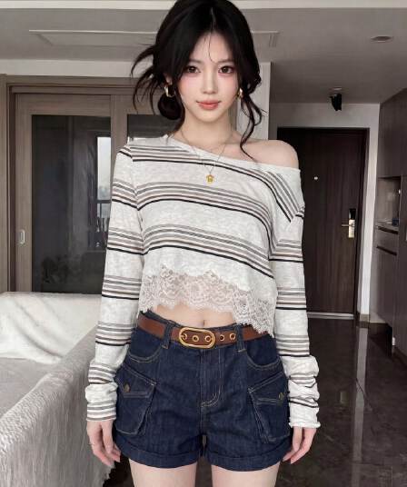 순수한 욕망 섹시함 스트라이프 오프숄더 긴팔 티셔츠 여성 의류 가을 2026 몸매 가꾸기 슬림해 보이는 쇼트 스타일 레이스 조각 맨위