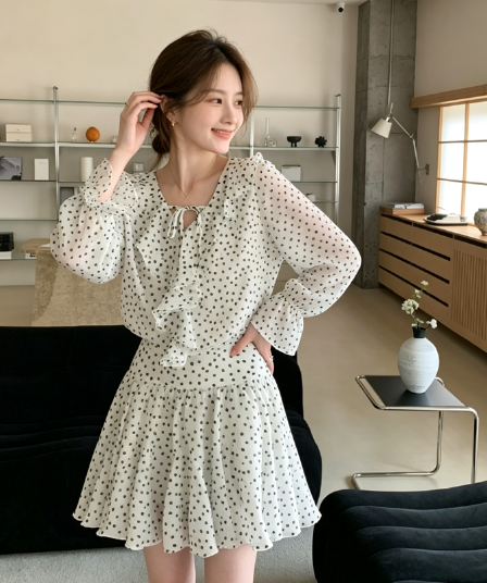 프랑스식 도트 무늬 프릴 긴팔 드레스 화이트 V넥 슬림해 보이는 품격 미니 스커트 여성 의류 쉬폰 네리