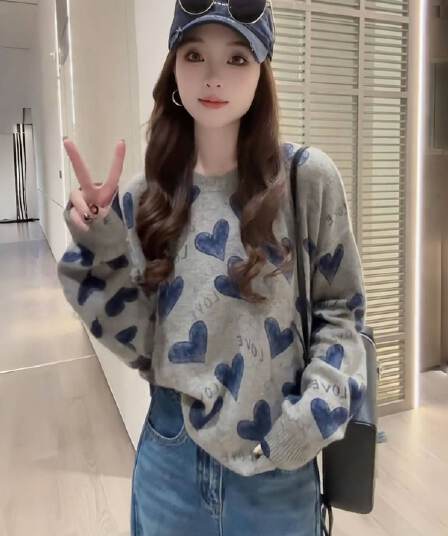 유럽 상품 느긋한 바람 하트 니트 스웨터 여성 2026 가을 새로운 분위기 센스 패션 연령 감소 스웨터 맨위 yw