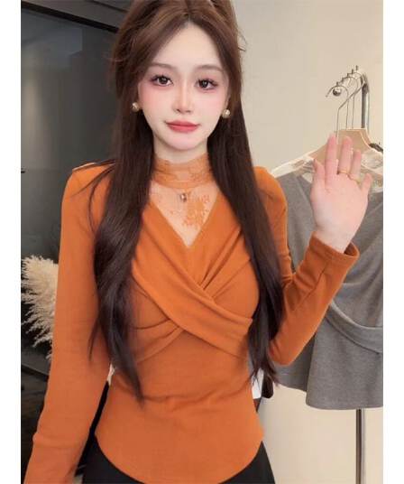 가을 새로운 슬림해 보이는 기본 셔츠 맨위 사람들 면 연삭 털 디자인 센스 비틀림 레이스 조각 V넥 긴팔 티셔츠 여성