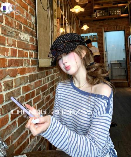 가을 새로운 디자인 센스 루즈핏 맨위 한 부서 주간 실크 눈꽃 느슨함 센스 비스듬한 어깨 스트라이프 펌프 로프 긴팔 티셔츠