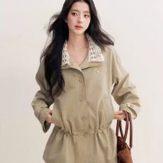 批发韩国新款设计感蕾丝拼接风衣女秋<b class='q'>冬</b>百搭宽松抽绳收腰卡其色外套