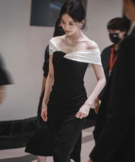 리우 시시 같은 단락 위엄있는 대기 고급 빛 럭셔리 품격 로얄 자매 프랑스식 작은 샤넬 스타일 검정색 연회 점프 슈트 치마