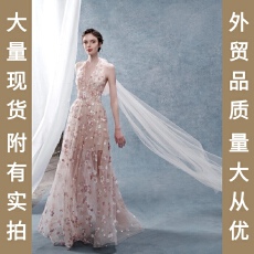 批发高端轻纱设计<b class='q'>赵</b><b class='q'>丽</b><b class='q'>颖</b><b class='q'>同款</b>敬酒服新娘宴会轻奢晚礼服挂脖连衣裙