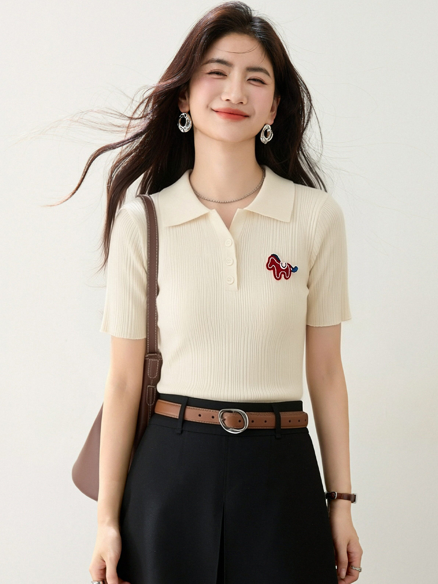 실사 있음 2026 작은 말 자수 POLO 칼라 긍정적 인 어깨 반팔 니트 스웨터 여성 품격 연령 감소 몸매 가꾸기 맨위