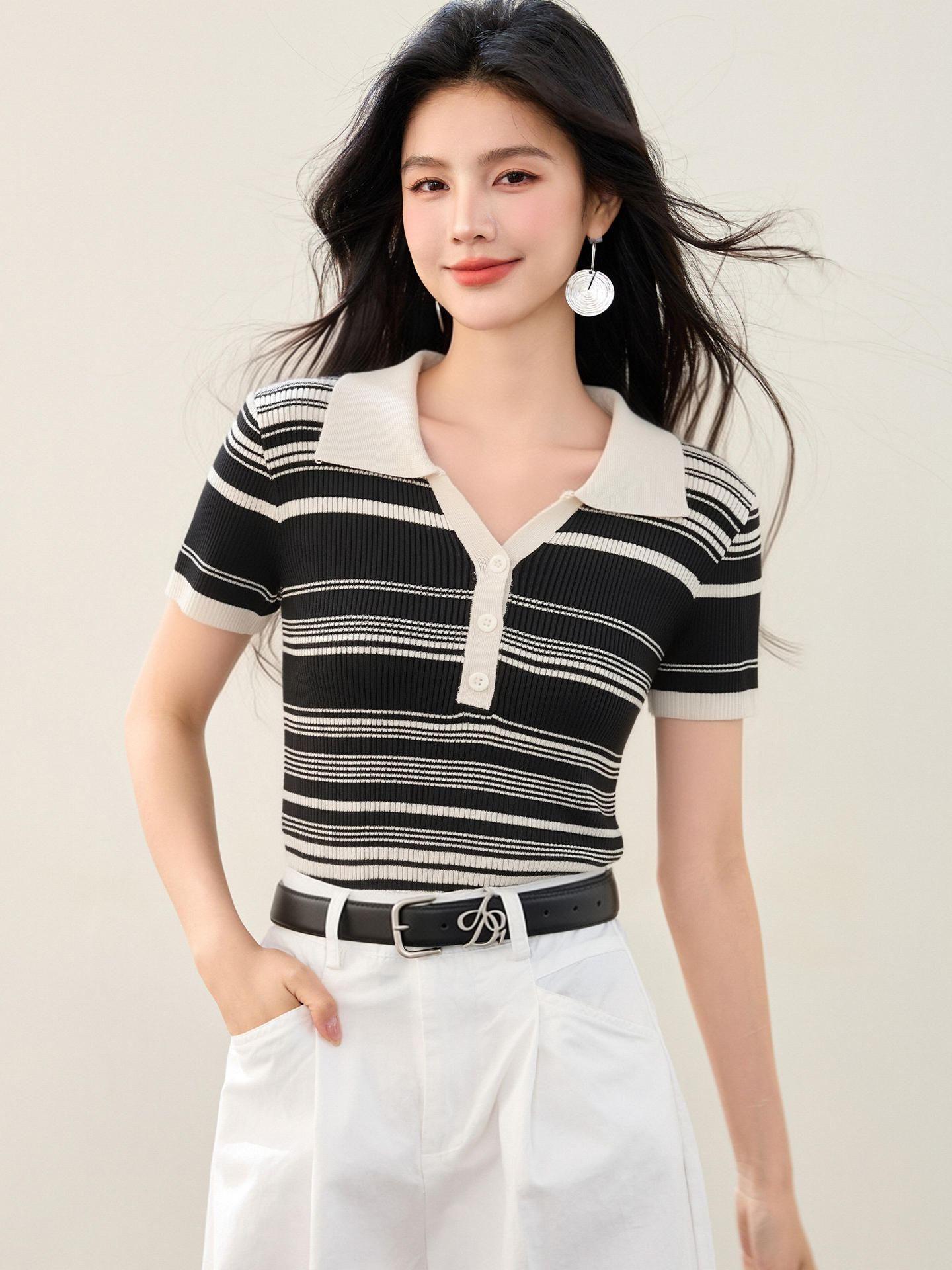 실사 2026 POLO 칼라 긍정적 인 어깨 반팔 티셔츠 여성 여름 디자인 몸매 가꾸기 스트라이프 쇼트 스타일 V넥 맨위