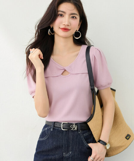 작은 대중 디자인 센스 비틀림 홀로우 아웃 맨위 여름 새로운 핫걸 섹시함 몸매 가꾸기 V넥 Chic 반팔 니트 스웨터