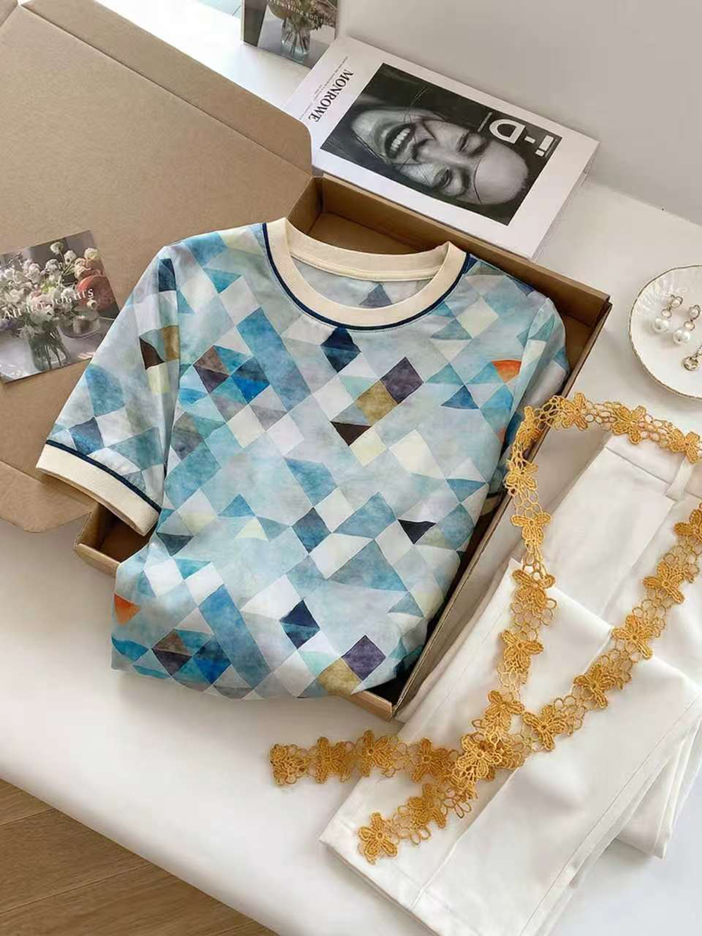 실사 있음 2026 년 여름 새로운 품격 디자인 센스 작은 대중 기하학 배색 프린트 출퇴근 다용도 반팔