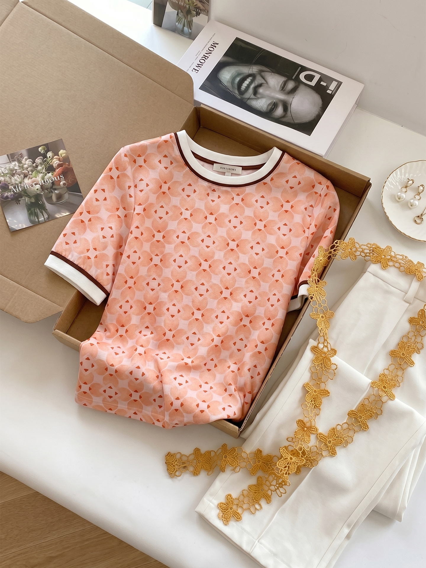 실사 있음 2026 라운드 넥 티셔츠 여성 여름 드레스 새로운 꽃무늬 루즈핏 슬림해 보이는 작은 셔츠 패션 반소매 맨위