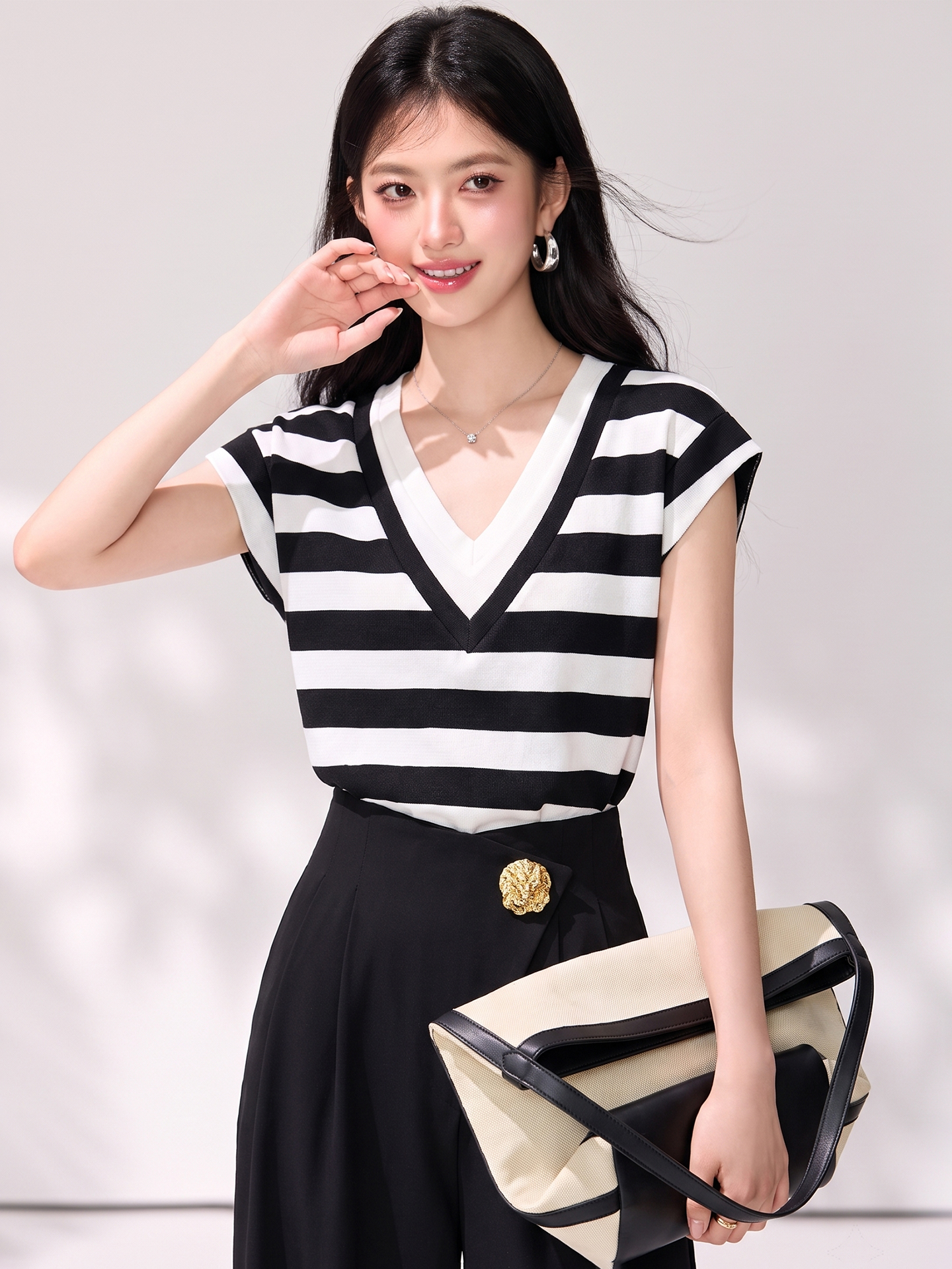BY26415# 假两件V领条纹短袖T恤女夏季新款设计感显瘦时尚简约上衣 服裝批發女裝批發服飾貨源