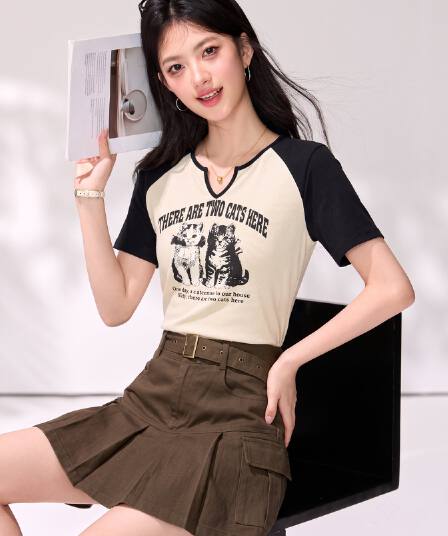 실사 2026 새로운 반 개방 칼라 반팔 티셔츠 여성 디자인 센스 삽입 어깨 소매 패션 루즈핏 맨위