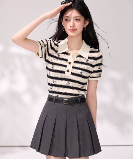 실사 배색 수평 줄무늬 홀로우 아웃 자수 무늬 심장 모양 버클 POLO 칼라 다용도 니트 스웨터 여성