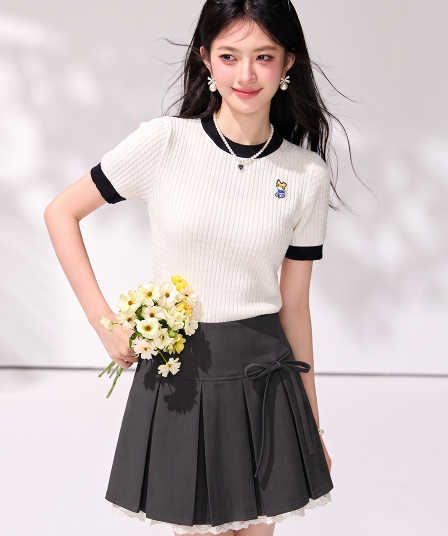 실사 2026 여름 배색 작은 샤넬 스타일 맨위 여성 디자인 센스 작은 대중 몸매 가꾸기 슬림해 보이는 Chic 반팔 티셔츠