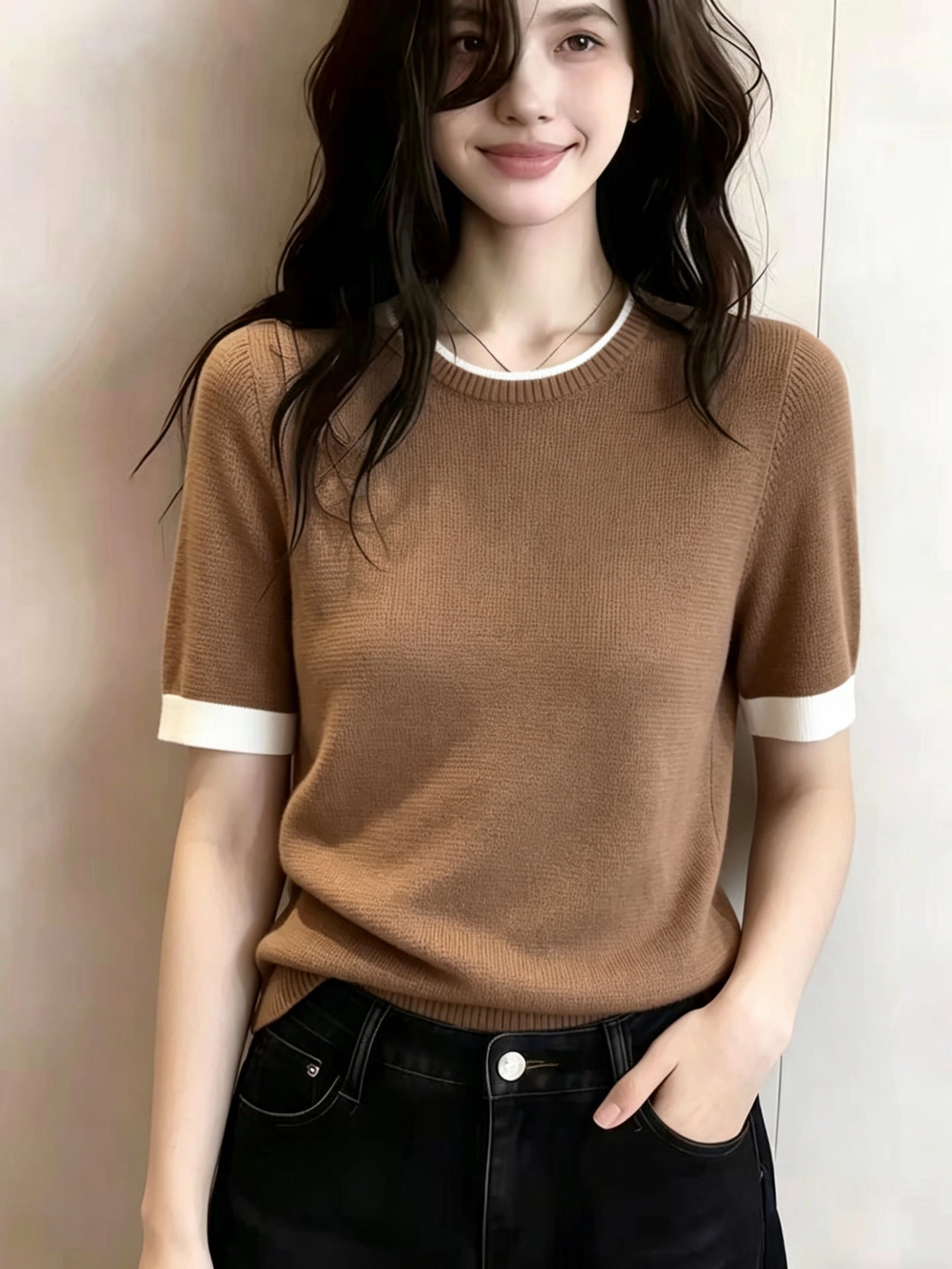 다크 브라운 출퇴근 바람 배색 라운드 넥 반팔 니트 티셔츠 2026 여름 새로운 패션 품격 아름다운 맨위