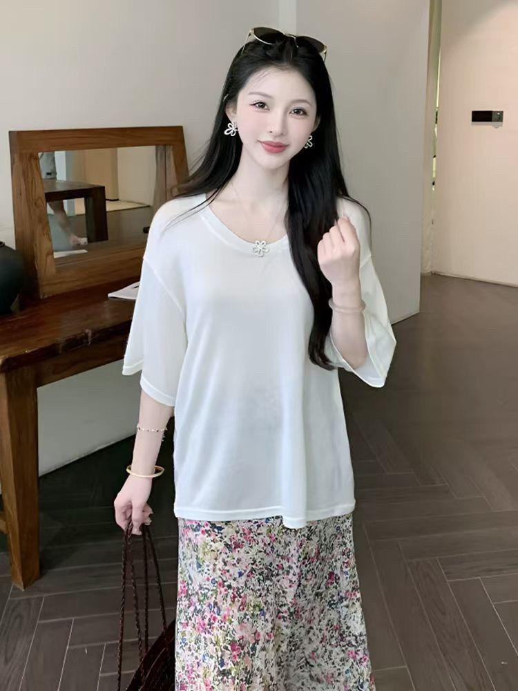 화이트 라운드 넥 얇은 스타일 반팔 니트 스웨터 여름 새로운 느긋한 느슨함 센스 캐주얼 다용도 루즈핏 맨위 여성
