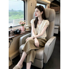 批发2026新款V领钩花镂空假两件无袖针织女夏季通勤显瘦别致正肩上衣