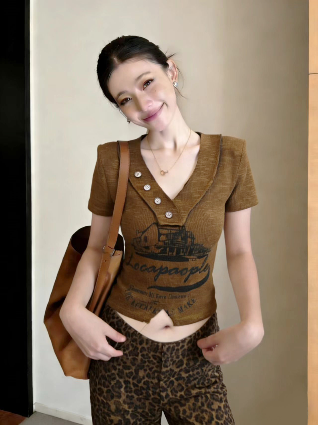 유럽 역 아메리칸 레트로 핫걸 V넥 알파벳 낙서 봄 여름 리브 면 트임 몸매 가꾸기 쇼트 스타일 반팔 티셔츠 여성
