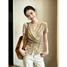 批发法式优雅舒适氛围感精致设计感V领<b class='q'>短袖</b><b class='q'>衬衫</b>女夏收腰显瘦开叉上衣