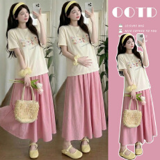 批发实拍孕妇装休闲宽松字母T恤+粉色半身裙