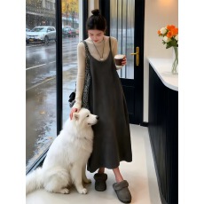 批发巨好看的早秋深灰无袖吊带连衣裙女2025年秋季高端精致两件套秋装