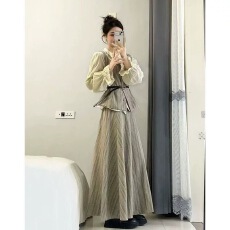 批发韩式早春季复古风简约纯色<b class='q'>打底衫</b>单排纹马甲背心条纹半身裙三件套