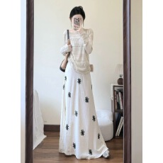 法式长袖针织连衣裙子女秋冬2026新款早春季韩系穿搭一整套装长裙