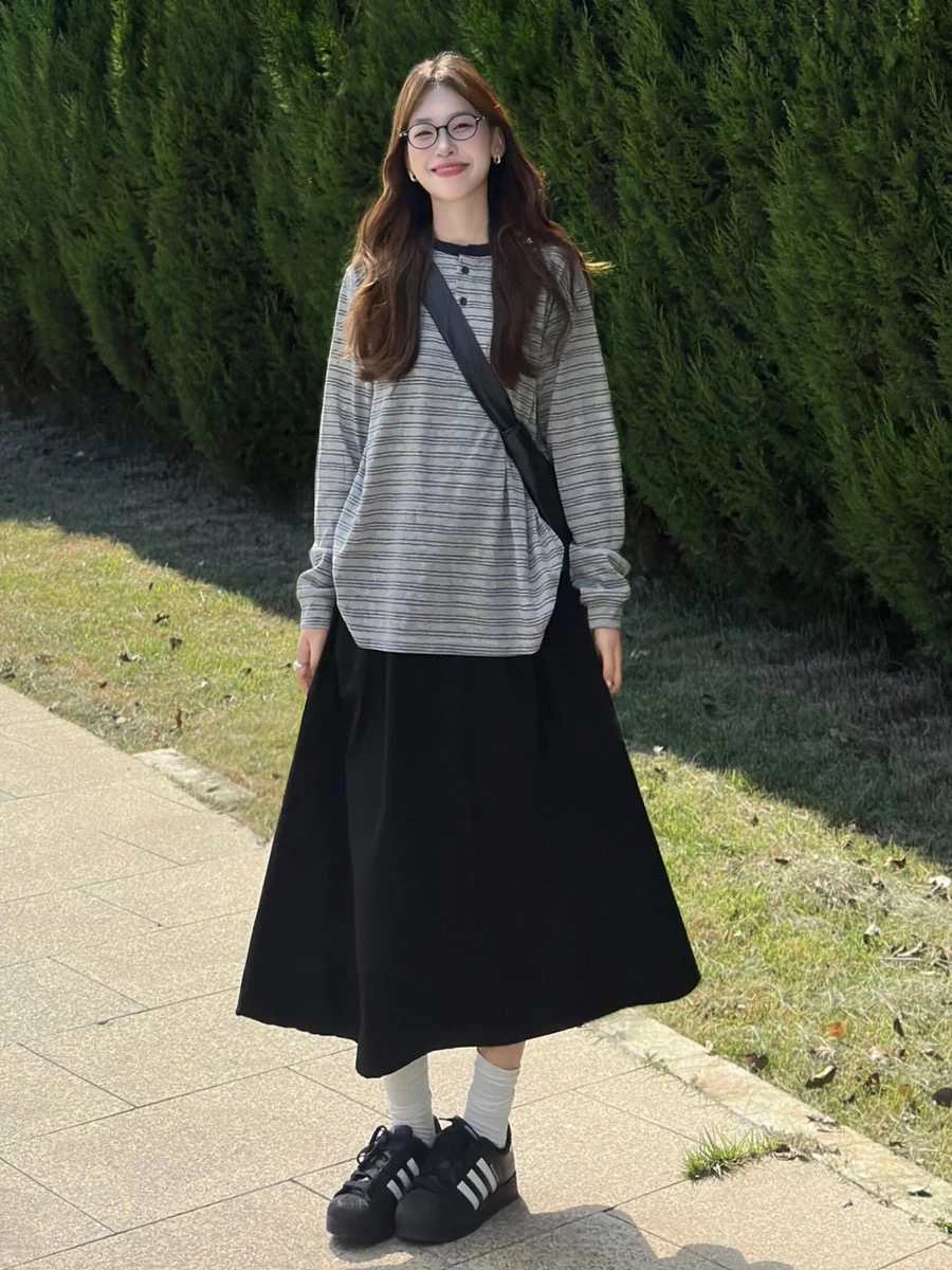 고급 센스 그레이트 통해보기 가져 가라. 캐주얼 운동 전체 집합 가을 의상 ootd 코디 스트라이프 맨위 반신 치마 세트