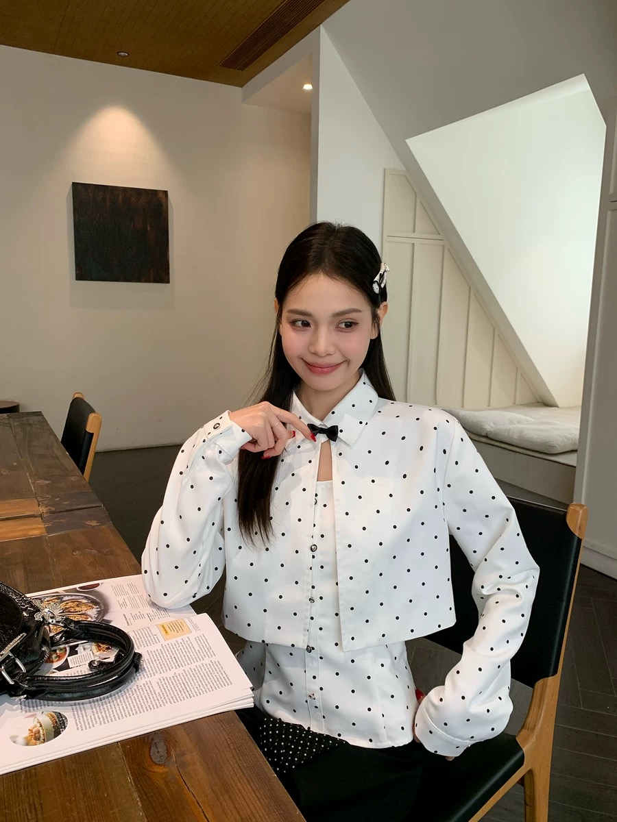 송 긍정적 인 En 화이트 도트 무늬 얇은 여성 코트 봄 한 부서 아름다운 자이언트 잘 생긴 POLO 칼라 쇼트 스타일 작은 열림 셔츠 맨위