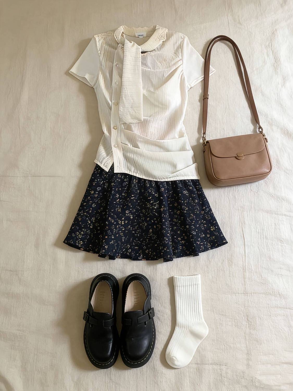 이른 봄 한 부서 착용 가져 가라. 전체 집합 학원 스타일 세트 여성 폴로 칼라 스트랩 반팔 셔츠 꽃무늬 미니 스커트 투피스 세트