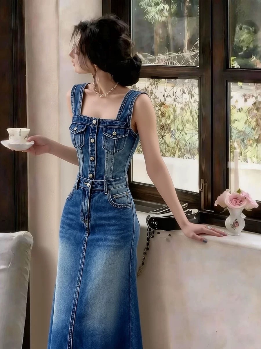 패션 2026 봄 여름 새로운 다용도 작은 대중 디자인 센스 출퇴근 바람 자이언트 잘 생긴 파란색 민소매 슬립 드레스