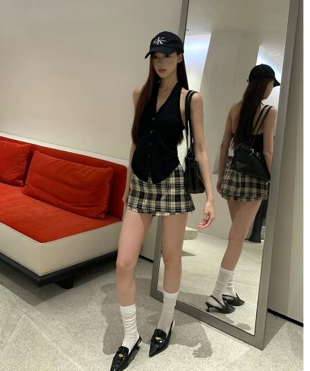 레드 맨 파빌리온 캐미솔 2026 새로운 여름 외출용 아름다움 뒤로 검정색 레이스 쇼트 스타일 민소매 행침 목 맨위 여성