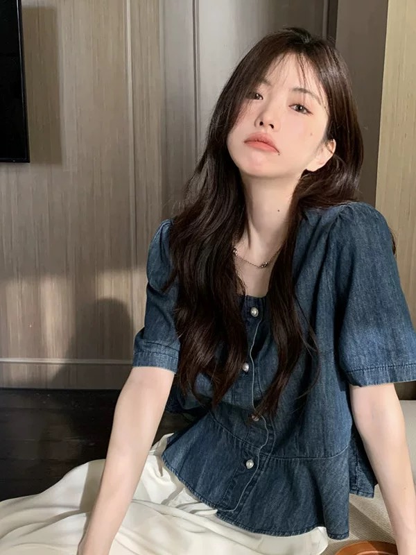 프랑스식 작은 대중 광장 칼라 거품 소매 데님 여성 셔츠 여름 2026 새로운 Chic 고급 센스 쇼트 스타일 맨위 트렌디
