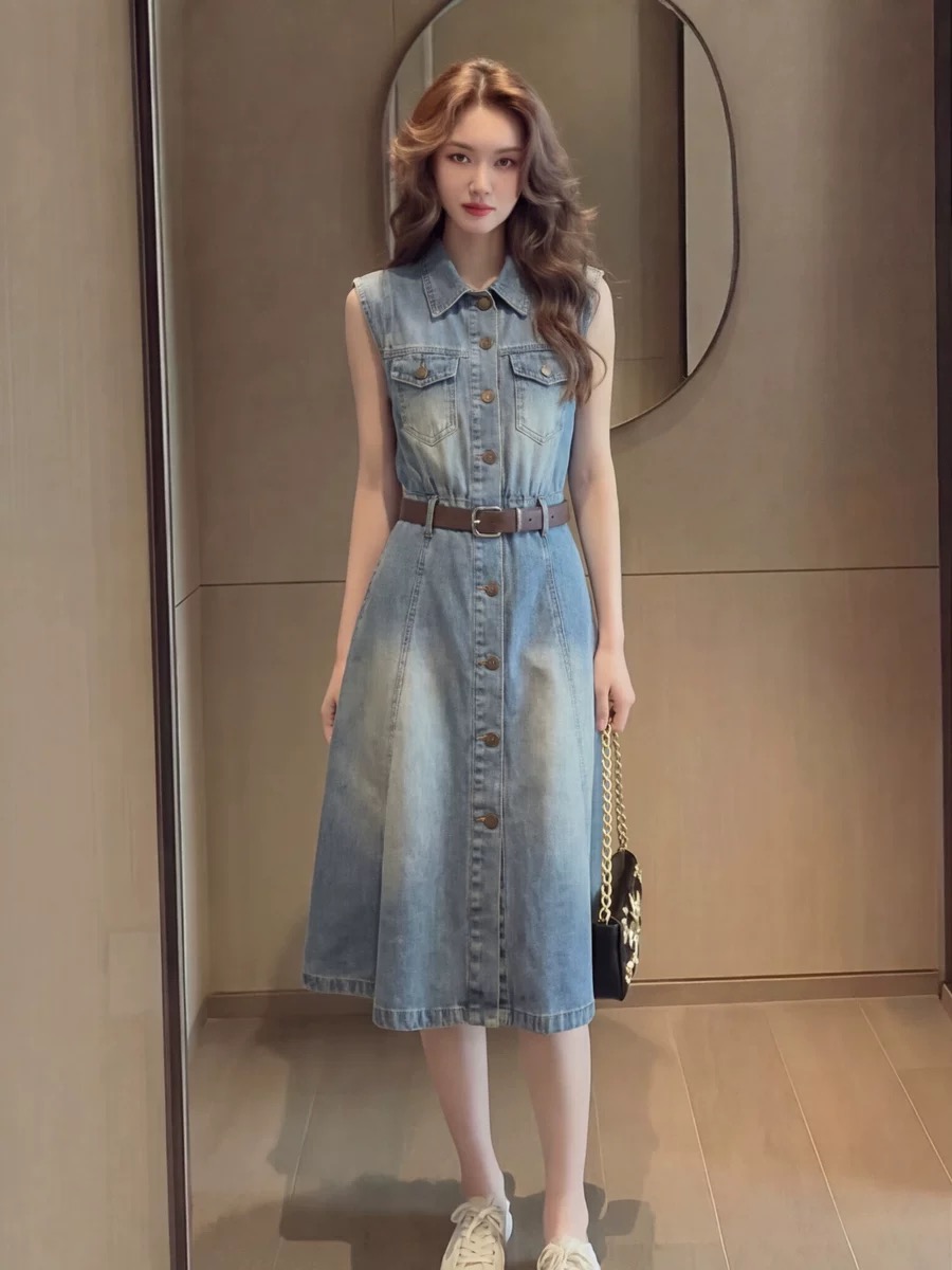 레트로 항구 바람 캐주얼 민소매 데님 여성 드레스 여름 2026 새로운 패션 루즈핏 슬림해 보이는 중간 길이 치마