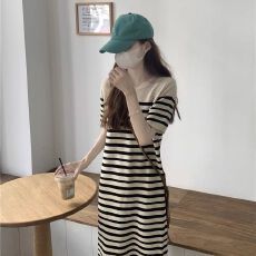 批发粉色<b class='q'>条纹</b>针织短袖连衣裙2026女新款夏宽松休闲中长款慵懒风t恤裙