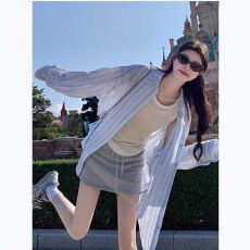 批发蓝色条纹<b class='q'>防晒</b>衬衫女夏季外搭薄款衬衣外套慵懒风宽松休闲长袖上衣