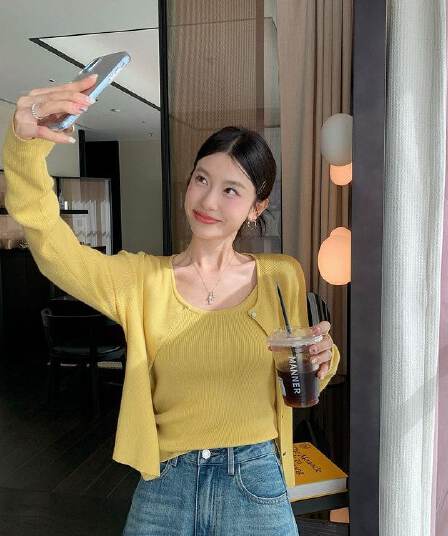 가을 새로운 2026 년 외국 가스 라운드 넥 자외선 차단 오픈 가디건 대 u 칼라 슬립 단색 다용도 쇼트 스타일 세트 여성